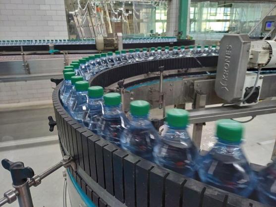 Coca-Cola uvádí na český trh 100 % recyklovanou PET lahev, speciálně pro své přírodní pramenité vody Natura 