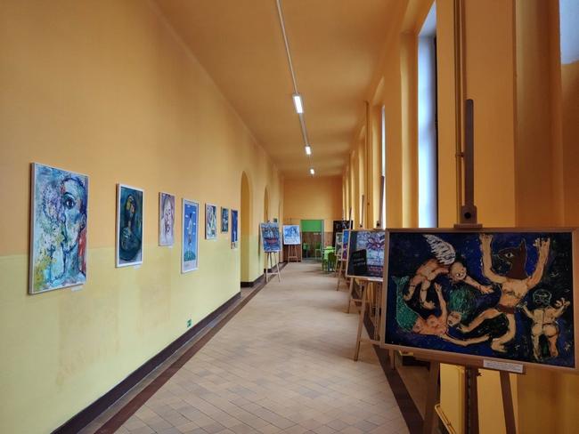 Páteční vernisáží byla zahájena výstava obrazů Davida Kubiny 