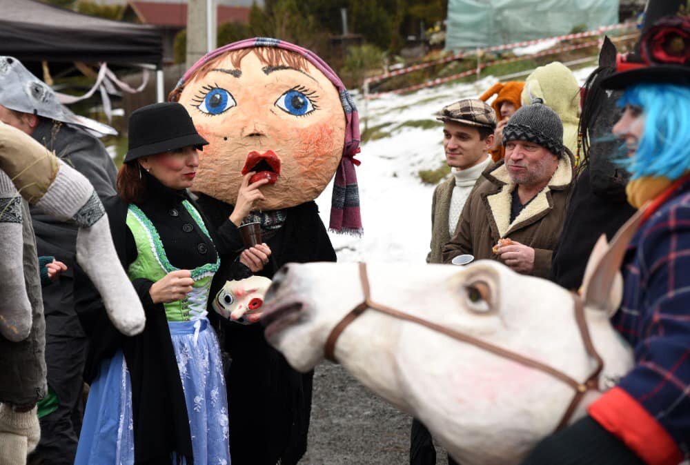 Kobyla, čert, bába i nevěsta. Začíná období masopustních taškařic 