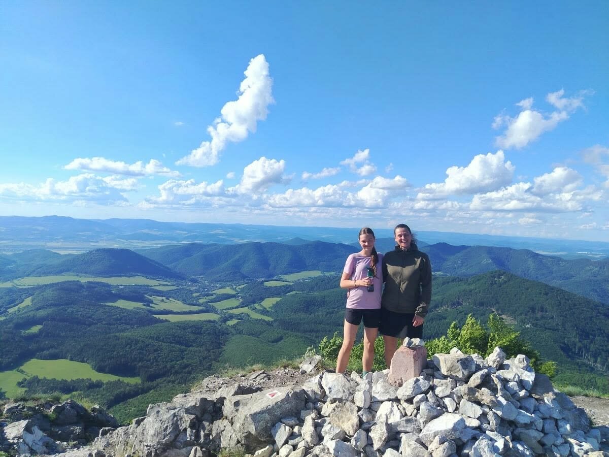 2200 kilometrů a 90 dní v horách. Máma s dcerou z Machova jdou přes Karpaty pro Josefínku