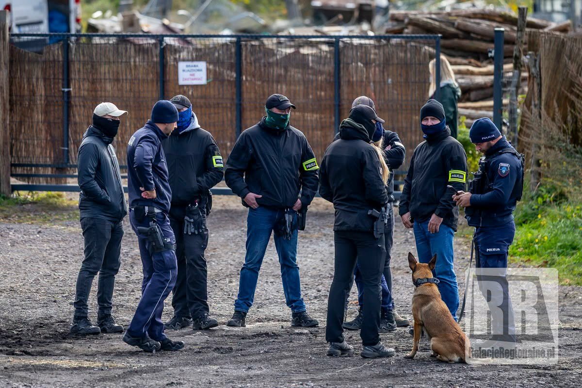 Policie zasahovala v ZOO Łączna poblíž hranic. Majitelé čelí obvinění z týrání zvířat