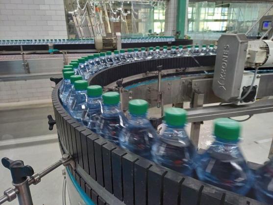 Coca-Cola uvádí na český trh 100 % recyklovanou PET lahev, speciálně pro své přírodní pramenité vody Natura