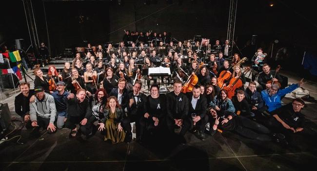 PSO zahájil spolu s Tomášem Klusem Mezinárodní folklorní festival v Červeném Kostelci