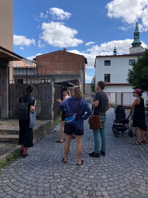 Do ulic Broumova vyrazilo umění. Potkejte ho během festivalu BART