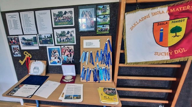 Žlutá škola v Suchém Dole