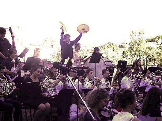 Polický symfonický orchestr hrál podruhé ve Vambeřicích