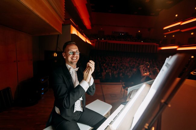 Místo předsevzetí novoroční koncerty s Police Symphony Orchestra