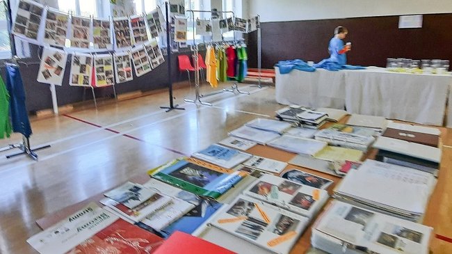 Žlutá škola v Suchém Dole