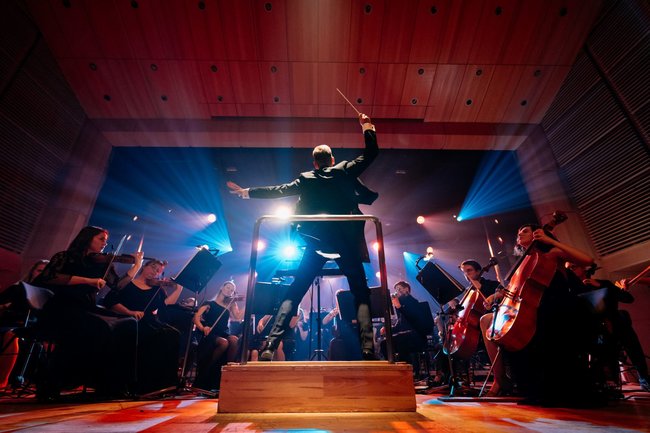 Místo předsevzetí novoroční koncerty s Police Symphony Orchestra