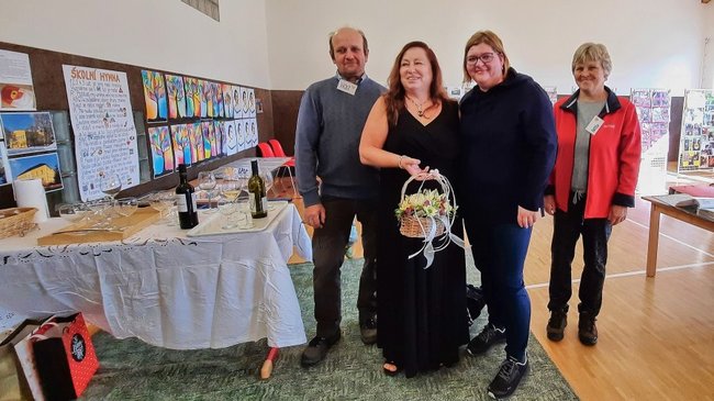 Žlutá škola v Suchém Dole