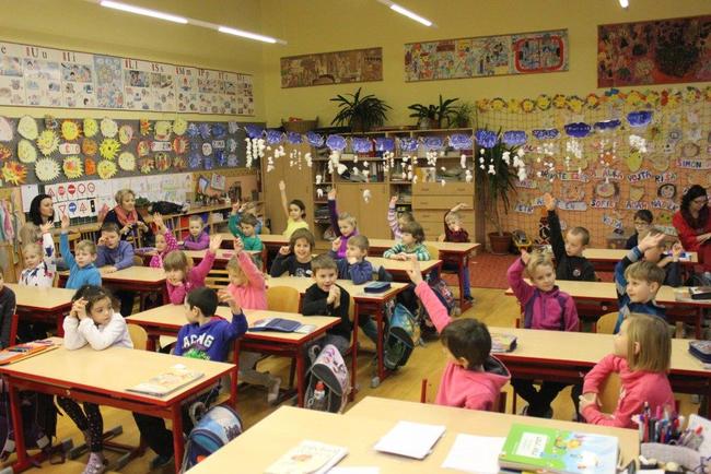 Budoucí prvňáčci si zvykali na školní lavice na Základní škole Hradební v Broumově
