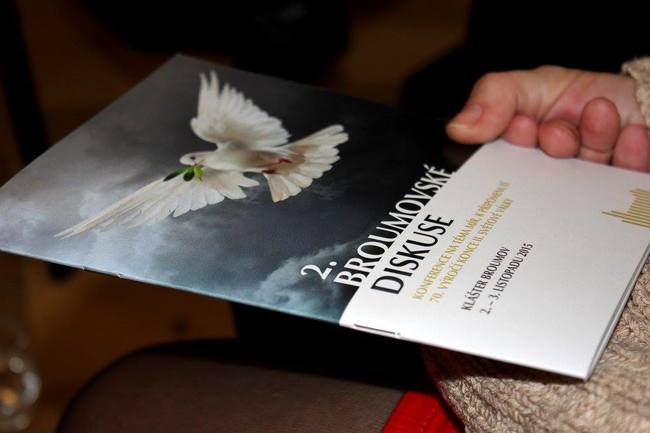 2. Broumovské diskuse otevřely debatu na téma Mír. Diskutovat přijeli Pavel Bělobrádek, Václav Cílek i Tomáš Holub