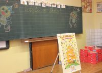 Prvňáčky na Základní škole Hradební v Broumově navštívil hejtman i krajský ředitel policie