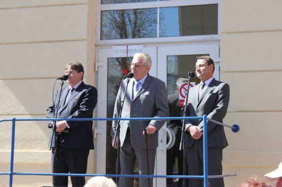 Návštěva prezidenta Miloše Zemana v Broumově neunikla zájmu médií