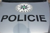 Policisté v Broumově zasahovali u barové rvačky. Vyšetřují také krádeže a založení požáru