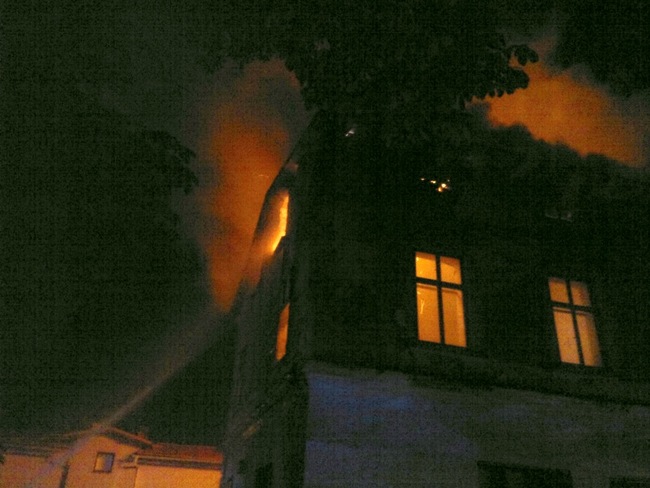 Po roce a půl opět hořela budova hospody Na Krymzu v Křinicích