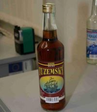 Testy zabaveného alkoholu ze Starostína u Meziměstí prokázaly vysoce nadlimitní množství methylalkoholu