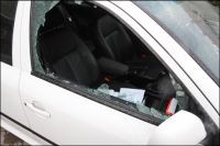 Policisté prověřují vloupání do automobilu v Polici nad Metují