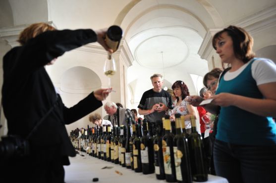 Blíží se veřejná ochutnávka nejlepších českých a moravských vín v broumovském klášteře Vinum & Cetera