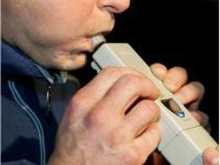 Opět alkohol za volantem. Poslední loky si prý dali v Polici nad Metují, pak až do Náchoda nepili nic