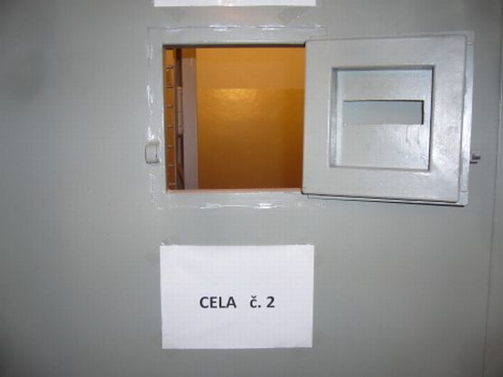 Muž z Broumova podle policie kradl za bílého dne v rodinném domě