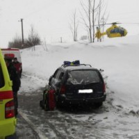 Autonehoda v Bukovicích u Police nad Metují: dvě zraněné osoby