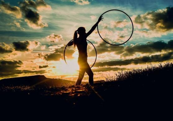 Zítra začíná v broumovském klášteře nový kroužek – hoopdance