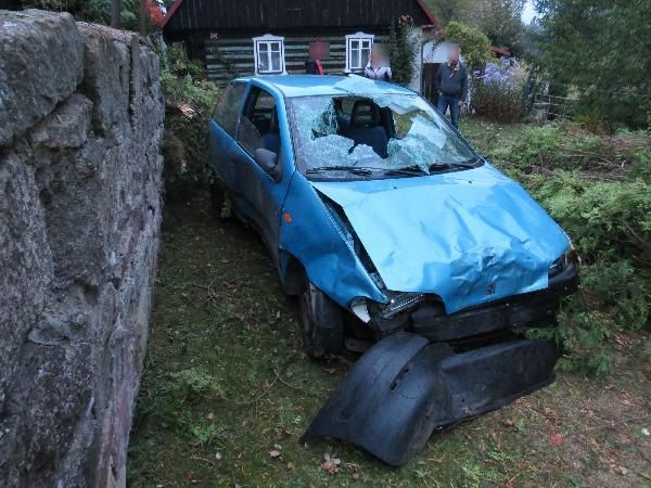 Řidič opustil havarované vozidlo. Měl v sobě přes dvě promile