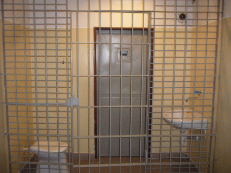 Broumovský mladík kradl i během vyšetřování jeho trestné činnosti. Už je ve vazbě