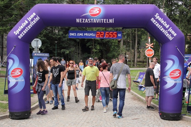 Projděte bránou v Adršpašsko-teplických skalách, pomůžete Nezastavitelným