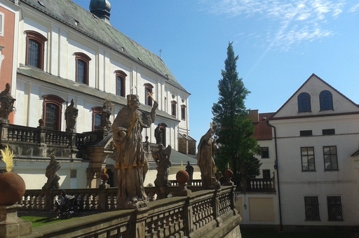 Hlasujte pro broumovský klášter nebo skalní města v anketě o nejoblíbenější turistické cíle regionu
