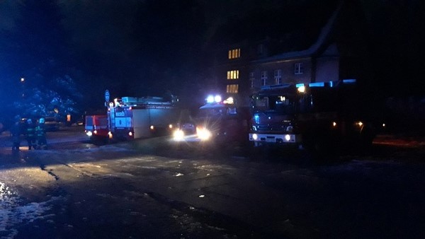 Zazděný špalík v komíně způsobil požár na Obecním úřadě v Jetřichově. Hasiči zachránili hodnoty až ve výši 5 miliónů korun