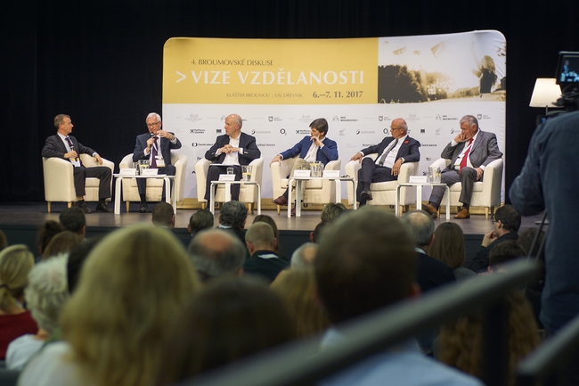 Prezidentští kandidáti diskutovali o vzdělávání a vzdělanosti na 4. Broumovských diskusích