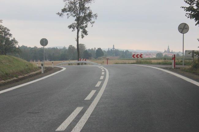 Konec objížďky! Silnice z Broumova směrem na Pasa je otevřená