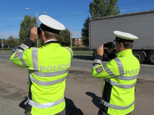 Velikonoční svátky pod drobnohledem policie. Dopravní hlídky přistihly opilé koledníky i kolednice