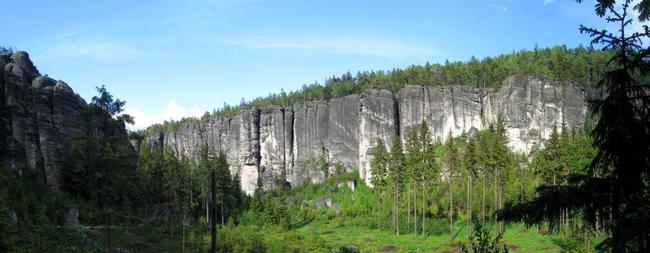 Pozorování hnízdění sokola stěhovavého v Teplických skalách 