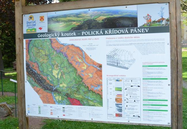 Z Police nad Metují po kuestách na slavné "slavenské kamenné hřiby"