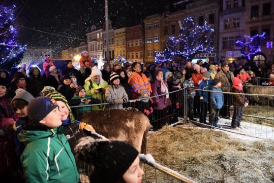 Již po desáté vedly kroky tří vznešených cizinců Broumovem