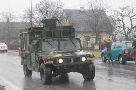 Američané do Náchoda pospíchali. Podél silnic je vítaly davy lidí