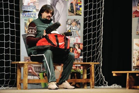 Městské divadlo se proměnilo ve fotbalovou šatnu