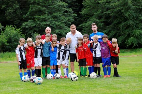 Na fotbalovou školičku přijel legendární sparťan a bývalý reprezentant Horst Siegl 