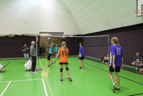 Na turnaji barevného volejbalu se dařilo broumovským týmům