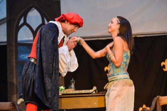 Malé letní divadlení: Je libo pohádky z Krkonoš nebo hradní crazy komedii?