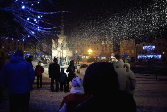 Broumovské náměstí ožilo díky živému betlému