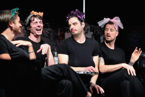 Krasavci Vyhazovači vyprodali broumovské divadlo čtrnáct dní před akcí