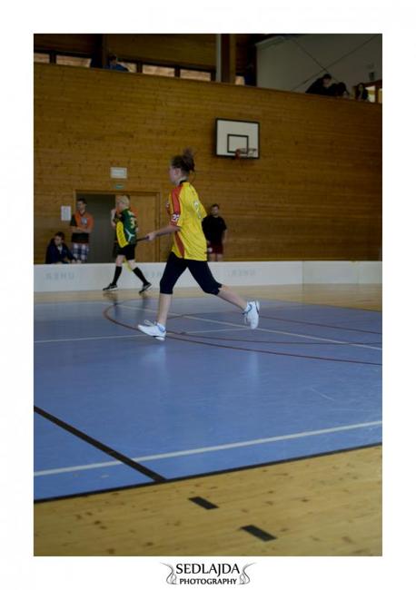 Polický florbalový tým AZ Vrátno vede bez ztráty bodu broumovskou ligu