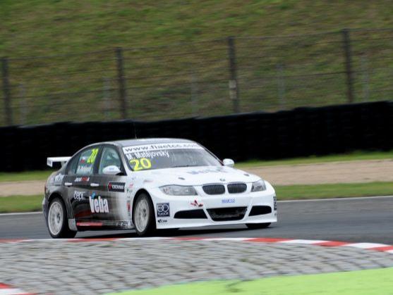 Automobilový závodník Michal Matějovský testoval vůz pro závody na Sicílii