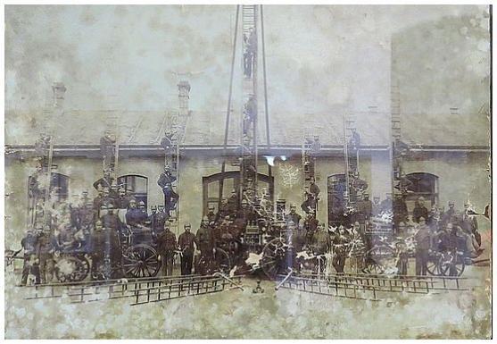 Muzeum Broumovska vystavuje předměty a archiválie mapující historii a vznik místních hasičských sborů