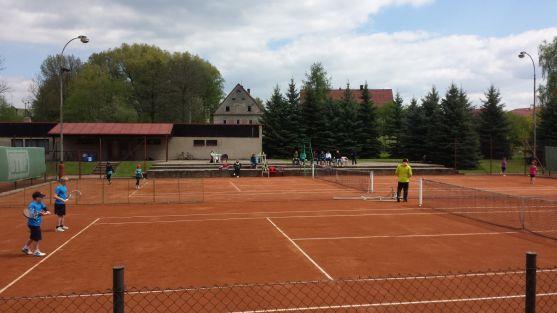 Na tenisových kurtech v Broumově byla zahájena letní sezóna