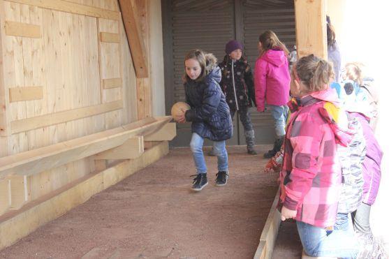 V broumovském klášterním kuželníku už se opět koulí